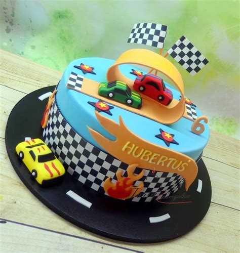 Torty Z Pomys Em Krak W Tort Hot Wheels