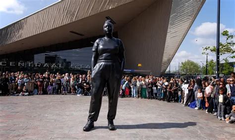 ‘It’s every woman, it’s us’: Rotterdam falls for British statue of