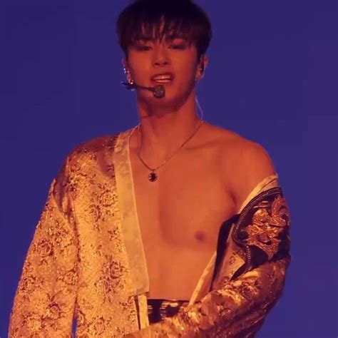 On Twitter Tits King