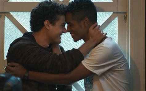 Após corte em Órfãos da Terra Malhação teme censura da Globo em beijo gay Notícias da TV