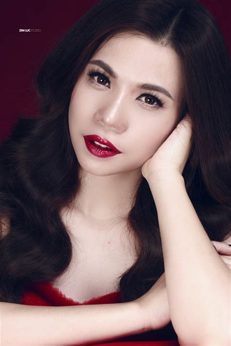 Lần hiếm hoi mặc bikini ca sĩ Mỹ Dung khoe nhan sắc tươi trẻ khi đã ở tuổi 37 Tạp chí Doanh