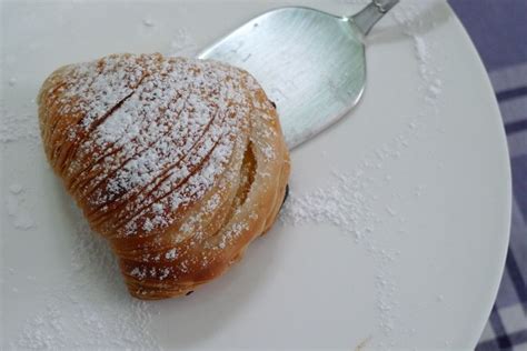 Hot Napolitan Sfogliatella For Breakfast
