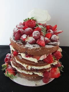Doces Opções Um naked cake para o aniversário da Carina