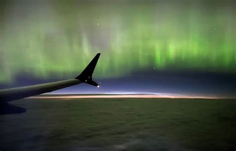 Northern lights: Vancouverite takes spellbinding plane photo ...