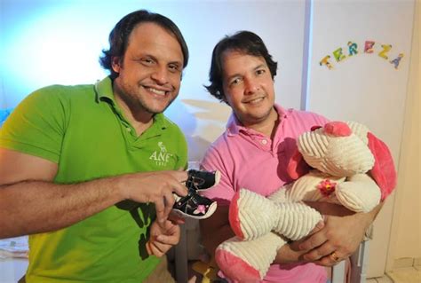 Melhor da Mídia TV Imagens vídeos fotos e fatos Casal gay de Pernambuco tem º bebê in vitro