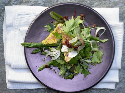 Red Mullet Salad with Asparagus and Fennel Recipe | EatSmarter