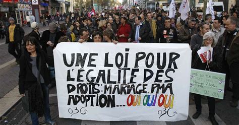 Milhares se manifestam na França a favor do casamento gay