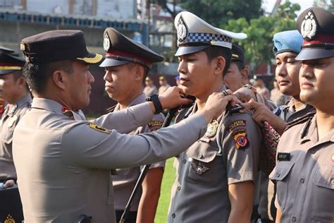 Sebanyak 35 Personel Naik Pangkat Kapolresta Cirebon Ini Ganjaran