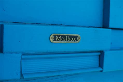 Neighbors debate over mailbox styles and new city regulations 7