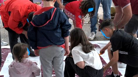 Gli Ultras E I Bambini Sogni Granata Nella Scenografia Realizzata A