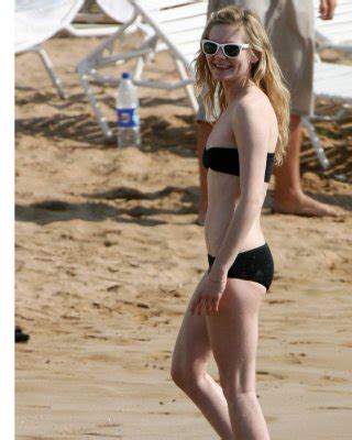 Kirsten Dunst Exposing Fucking Sexy Body And Hot Ass In Bikini On Beach Porn Pictures XXX