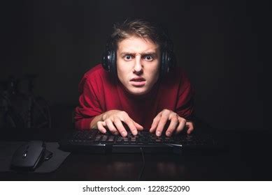 7,533 Focused Gamer Images, Stock Photos & Vectors | Shutterstock