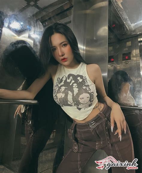 Ảnh Viên Vibi Lộ Hàng Mặc Bikini Sexy Cực Hot