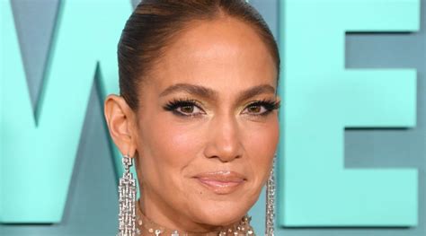 Jennifer Lopez Flaunts Fit Figure Models Pink Intimissimi Lingerie Set Si Lifestyle
