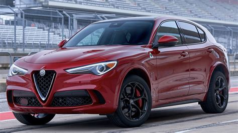 BMW X3 M Vs Alfa Romeo STELVIO Quadrifoglio FOTOCONFRONTO