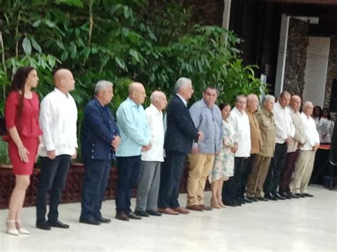 Condecoran A Destacados Campesinos Cubanos Fotos Radio Reloj