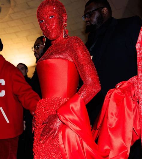 Look Doja Cat Covered In Red Paint And 30 000 Crystals For Paris