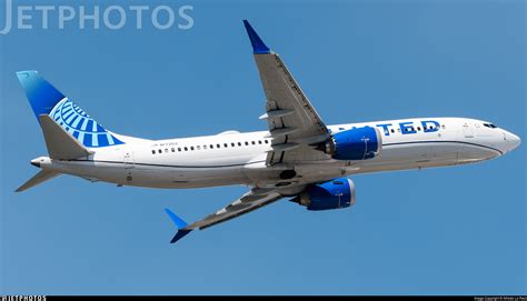 N17262 Boeing 737 8 MAX United Airlines Alfredo La Red JetPhotos