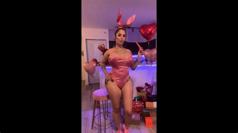 Big Boobs MILF In Solo Action