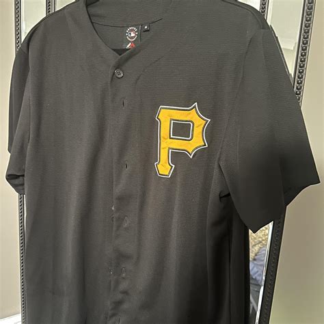 Men’s medium Pittsburgh Pirates jersey Only worn once - Depop