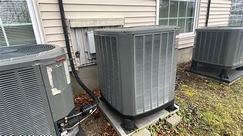 2007 3 Ton Trane Xr13 Still Running Without The Fan Youtube