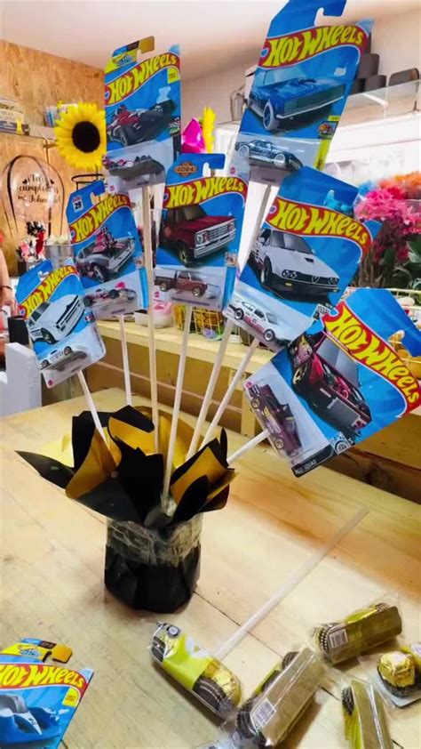 Ramo Hotwheels en Conceptos básicos de crochet Carritos hot wheels Regalos pequeños