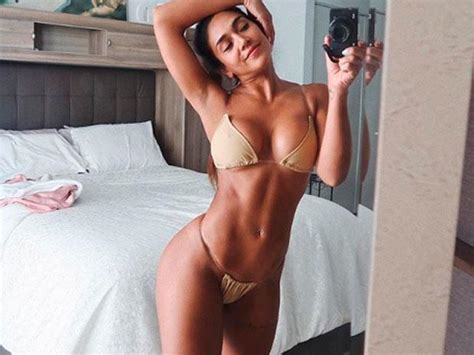 Vania Bludau Se Luce En Espectacular Bikini Entre Bolas