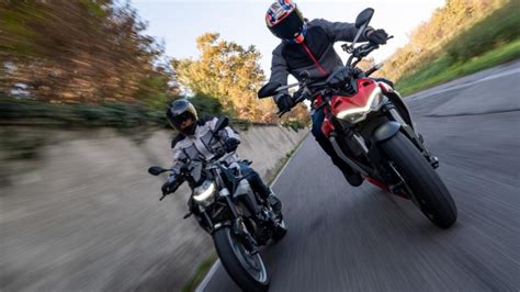Ducati Streetfighter V2 E Bmw F 900 R La Sfida Tra Nude Per Tutti I Giorni Gazzetta It