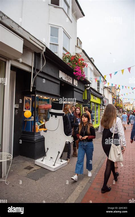 Pussy Shop Stock Photo Alamy