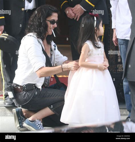 Filming A Wedding Scene For Sex And The City The Movie New York City USA Stock