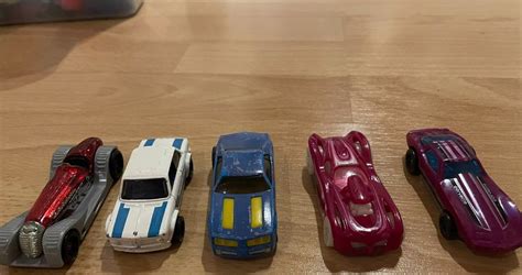 Hot Wheels Spezial Autos Gebraucht in Mollis für CHF 5 mit Lieferung auf Ricardo kaufen