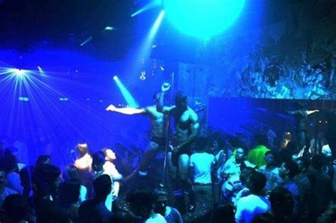 Boate gay prepara festa sensual pole dance e procura homem para dançar Diversão Campo