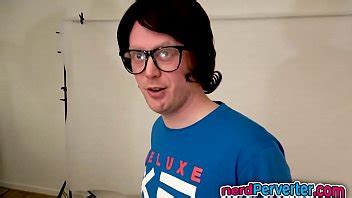 Perra Caliente Del Reino Unido Chupando La Polla De Nerds Xvideos