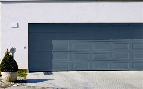 10 Amazing Grey Garage Door Ideas for Your Home