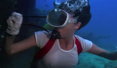 Naked Jacqueline Bisset In The Deep