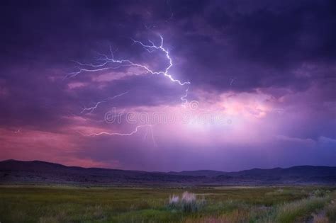 Молния стоковое фото. изображение насчитывающей - 74020596