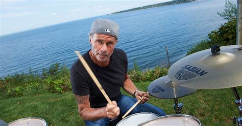 Red Hot Chili Peppers Brasil Chad Smith Aparece Na Lista Dos Dos Melhores Bateristas Do Rock