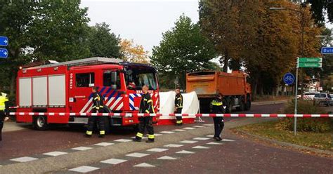 Vrouw Overlijdt Na Aanrijding Met Vrachtwagen Binnenland