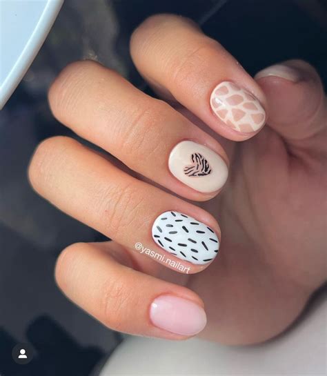 Pin on Joyas maquillaje pelo uñas y wallpaper iPhone Beige nails