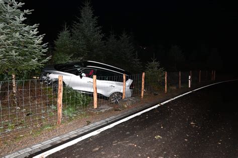 Oberuzwil SG Fahrunfähig bei Unfall Zaun durchbrochen