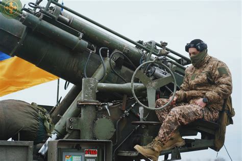 Українська САУ "Богдана" калібру 155-мм стає на серійні рейки (ФОТО ...