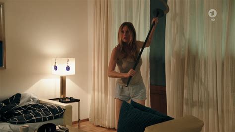 Nude Video Celebs Esther Schweins Sexy Zaun An Zaun