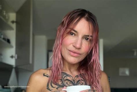 Making A Salad Completely Naked Wendy Wonder Official Profile Loyalfans