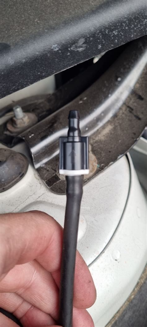 Обратный клапан на омыватель лобового стекла — Ford Explorer (5G), 3,5 ...