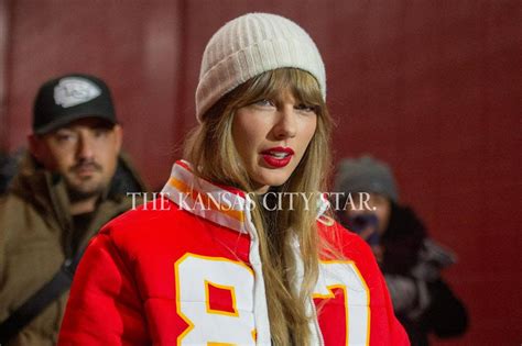 Taylor Swift arrives at Chiefs’ playoff game wearing a No. 87 Travis ...