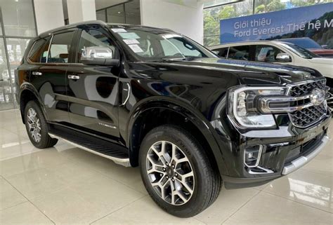 Diễn viên Huy Khánh tậu SUV chỗ Ford Everest đang hot với giá lạc gần trăm triệu đồng