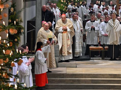 Pontifikalamt Mit Kardinal Sch Nborn Am Jahrestag Der