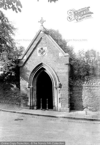 Photo Of Northampton Thomas A Becket Well 1922