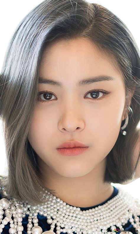 itzys gorgeous member ryujin  wallpaper