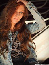 Hard Rock Babe Sydney Pulls Her Tight Panties Photos